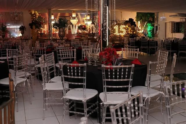 Salão da Rosa Buffet montado para festa de 15 anos